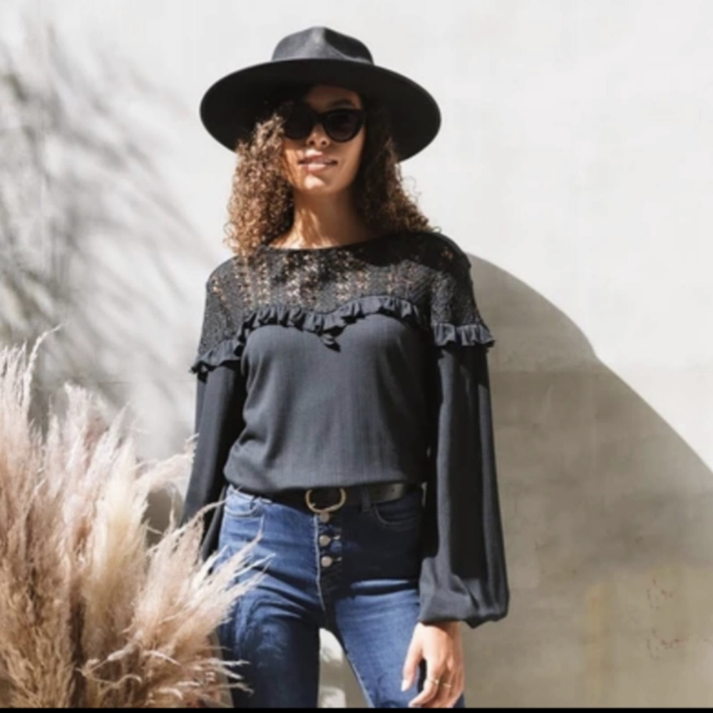 Merlose and Market Bohemian Black Lace Long Sleeve Top Size S